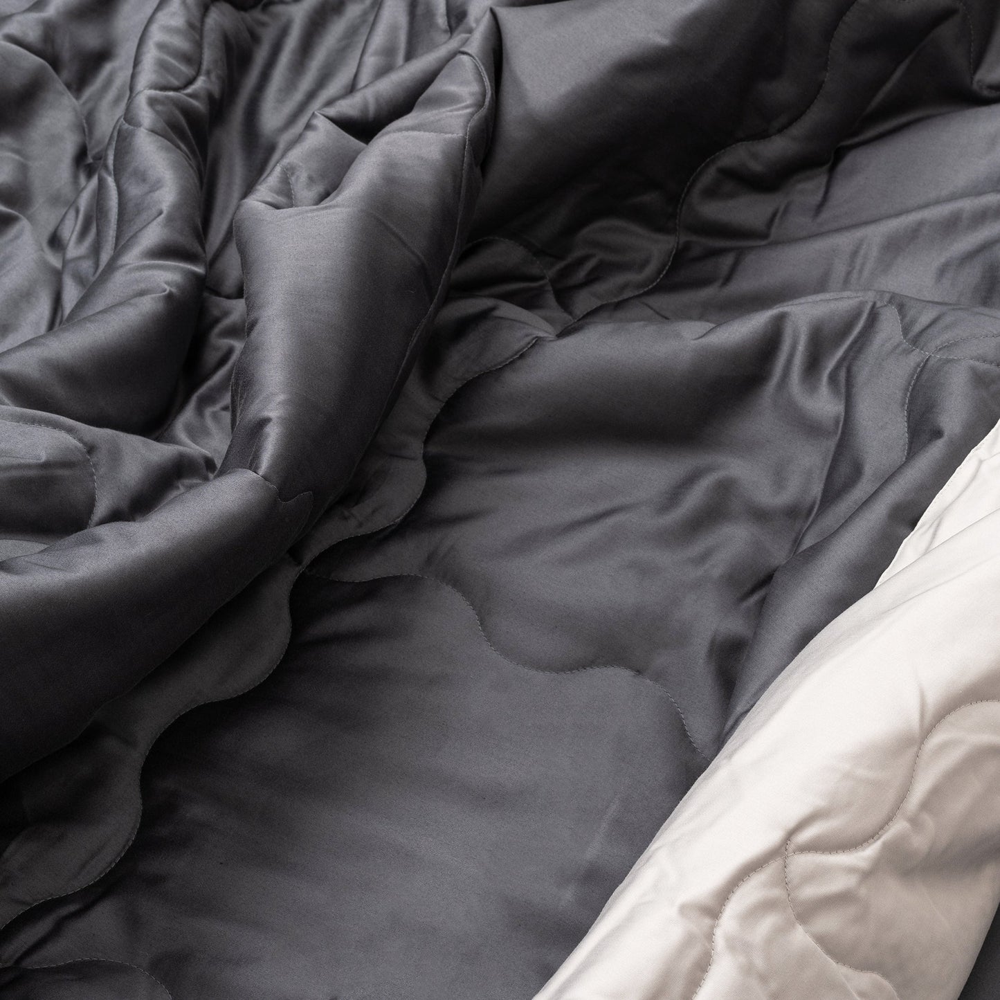 Pearl Essence & Carbon Diamond Comforter