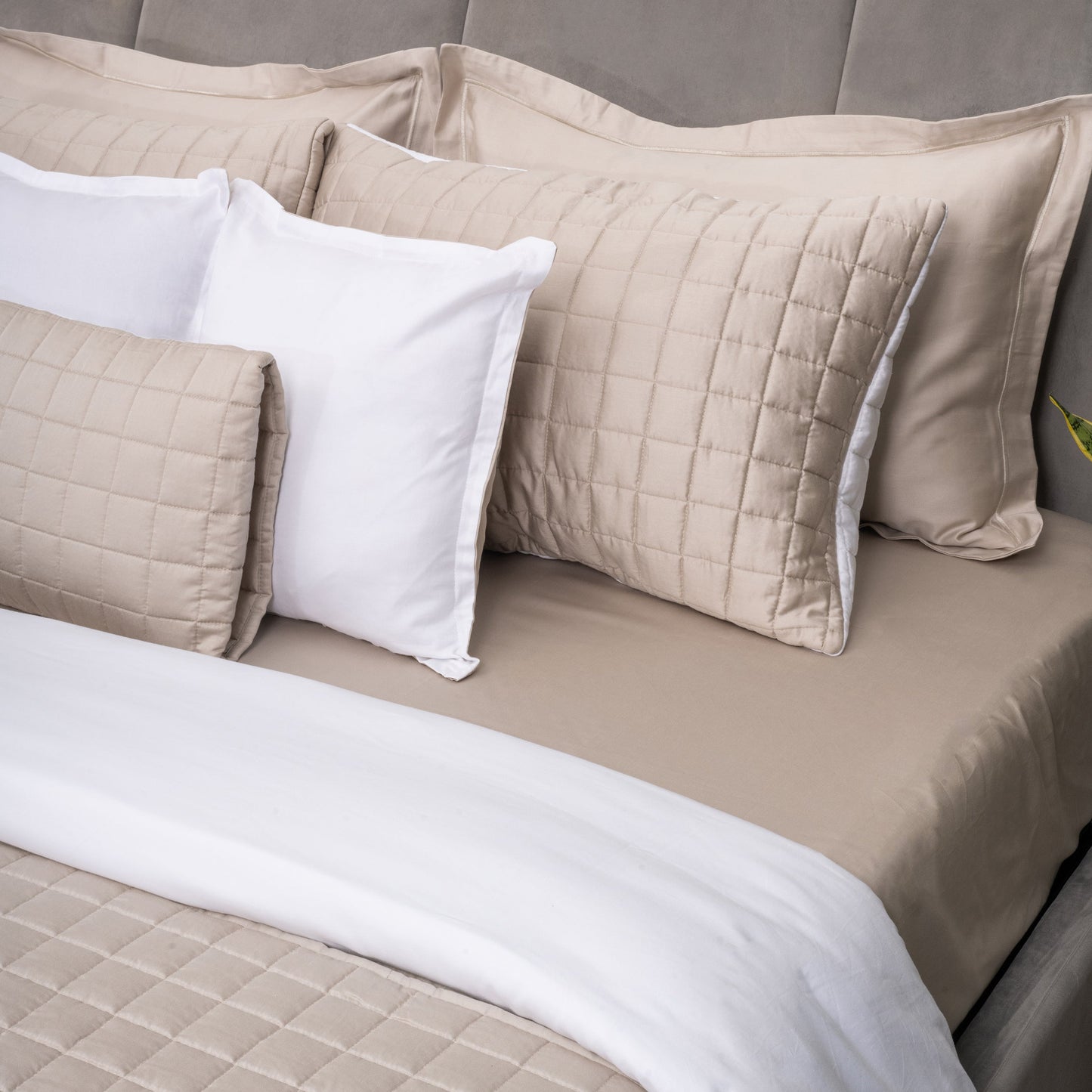 Coffee/White Bedspread Set